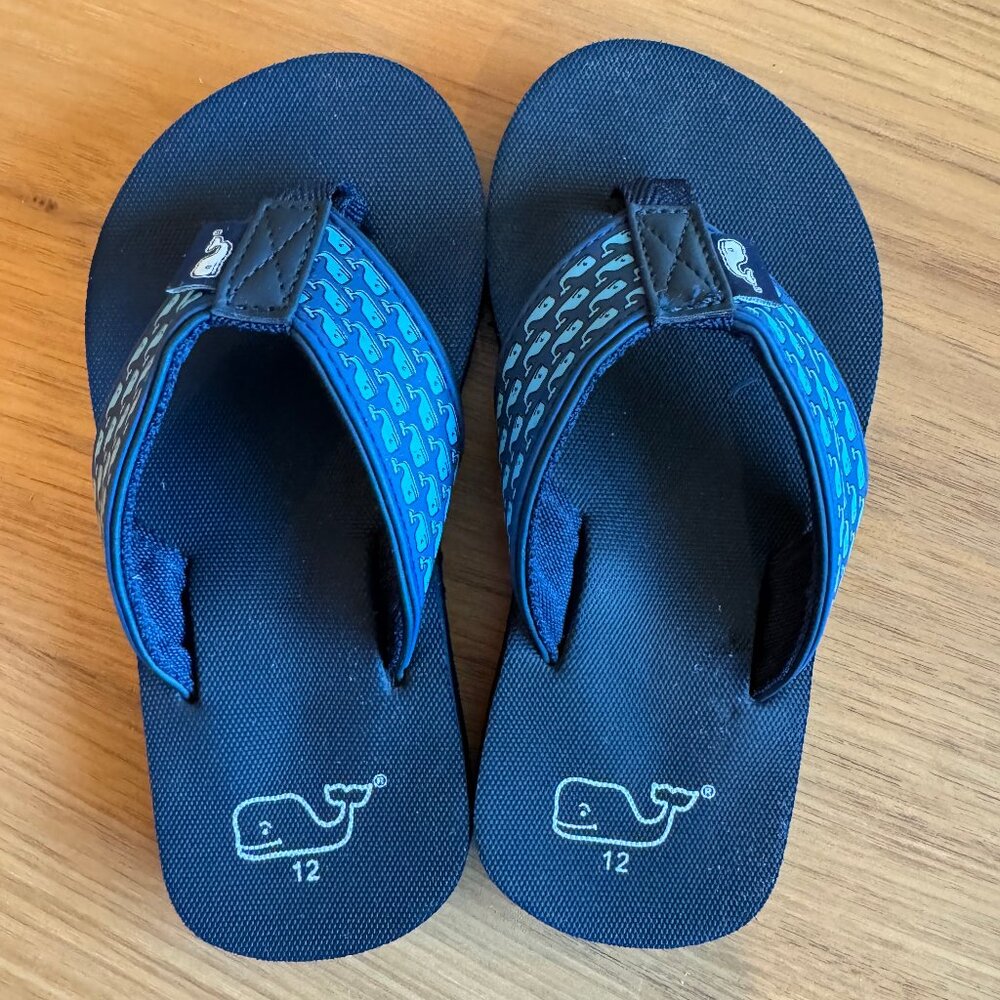 vineyard vines Boy's Classic Whale Flip Flop- - Size 12 Kids - Picture 2 of 6